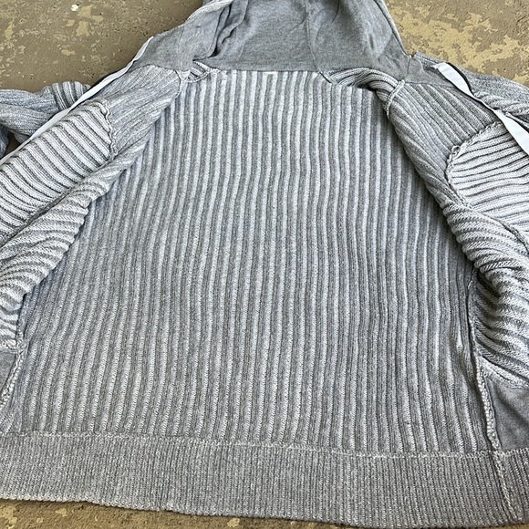 Excellent condition Lululemon cable knit full zip sweater - Picture 13 of 14